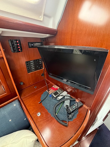 Pent holdt 2005 mod. Beneteau Oceanis Clipper 323 – Ligger i Leangbukta i Asker 27 of 30