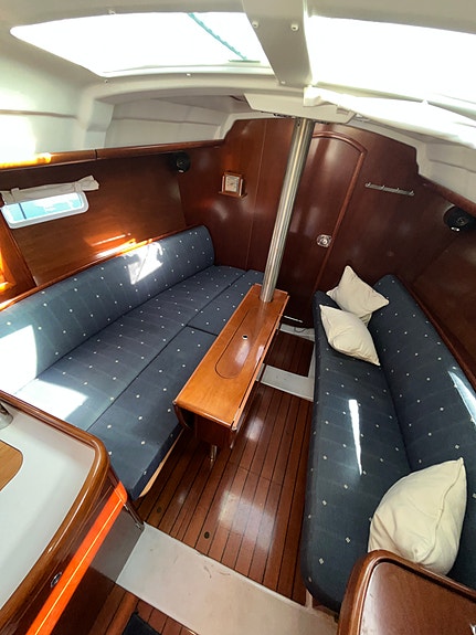 Pent holdt 2005 mod. Beneteau Oceanis Clipper 323 – Ligger i Leangbukta i Asker 24 of 30