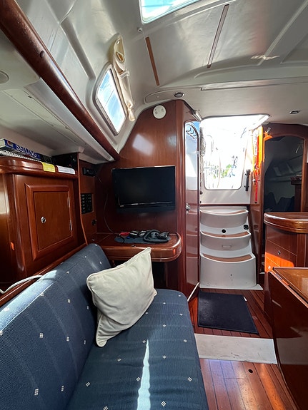 Pent holdt 2005 mod. Beneteau Oceanis Clipper 323 – Ligger i Leangbukta i Asker 19 of 30
