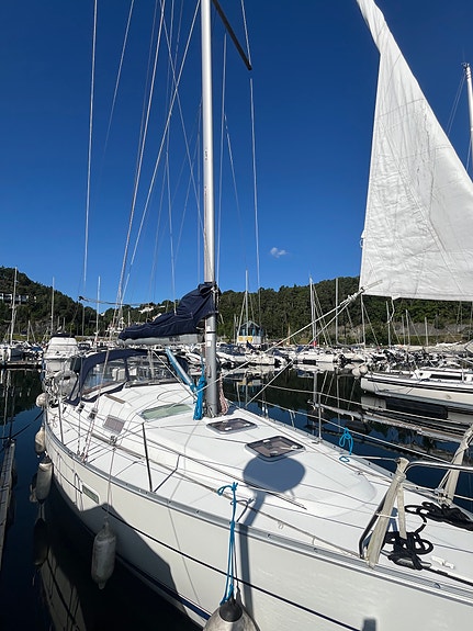 Pent holdt 2005 mod. Beneteau Oceanis Clipper 323 – Ligger i Leangbukta i Asker 8 of 30