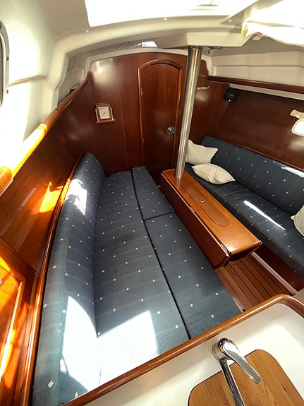 Pent holdt 2005 mod. Beneteau Oceanis Clipper 323 – Ligger i Leangbukta i Asker 25 of 30