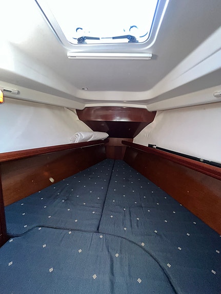 Pent holdt 2005 mod. Beneteau Oceanis Clipper 323 – Ligger i Leangbukta i Asker 29 of 30