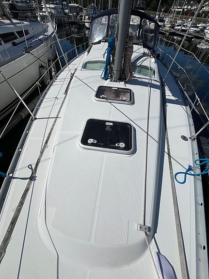 Pent holdt 2005 mod. Beneteau Oceanis Clipper 323 – Ligger i Leangbukta i Asker 9 of 30