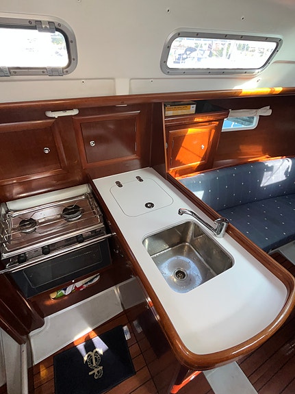 Pent holdt 2005 mod. Beneteau Oceanis Clipper 323 – Ligger i Leangbukta i Asker 20 of 30