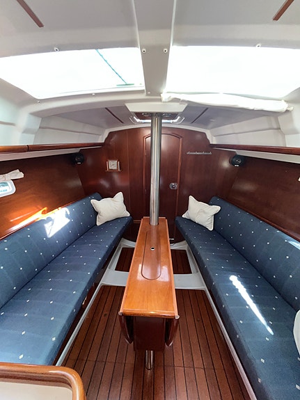 Pent holdt 2005 mod. Beneteau Oceanis Clipper 323 – Ligger i Leangbukta i Asker 13 of 30