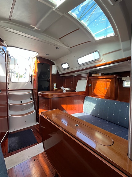 Pent holdt 2005 mod. Beneteau Oceanis Clipper 323 – Ligger i Leangbukta i Asker 18 of 30