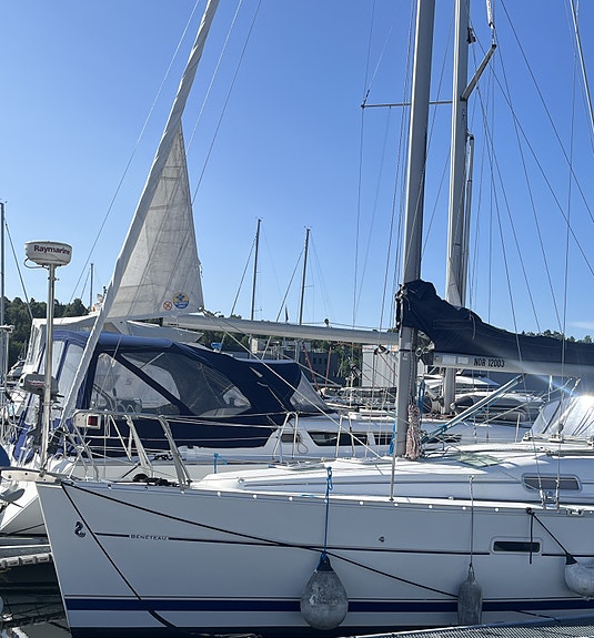 Pent holdt 2005 mod. Beneteau Oceanis Clipper 323 – Ligger i Leangbukta i Asker 2 of 30