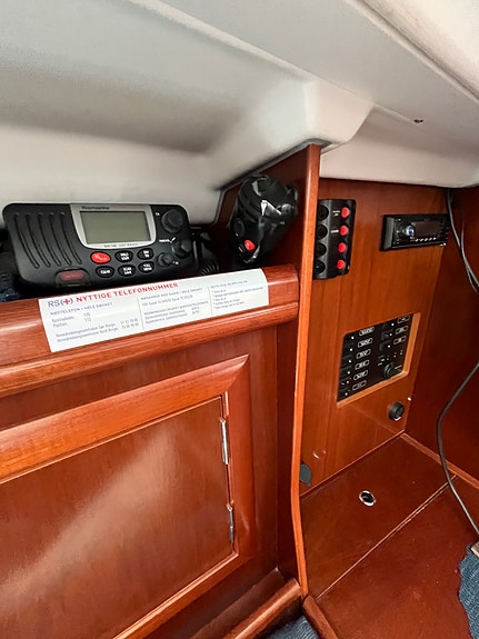 Pent holdt 2005 mod. Beneteau Oceanis Clipper 323 – Ligger i Leangbukta i Asker 28 of 30