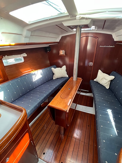 Pent holdt 2005 mod. Beneteau Oceanis Clipper 323 – Ligger i Leangbukta i Asker 26 of 30