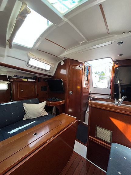 Pent holdt 2005 mod. Beneteau Oceanis Clipper 323 – Ligger i Leangbukta i Asker 15 of 30