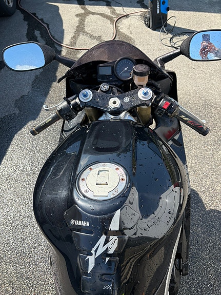 Yamaha YZF-R1 4 of 6