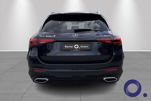 Mercedes-Benz GLC300 e 4 of 22