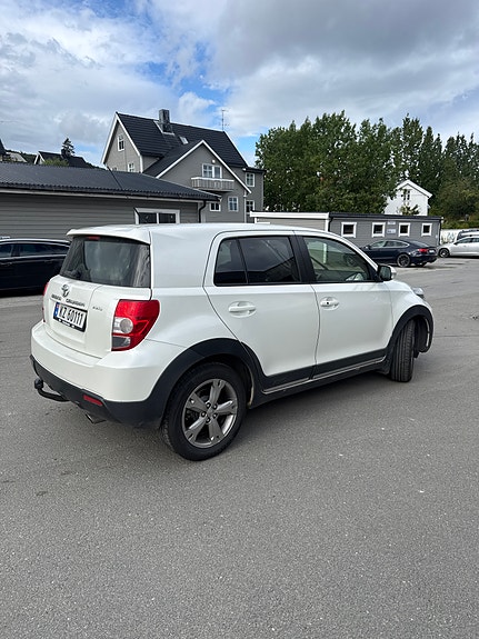 Toyota Urban Cruiser 2 of 9