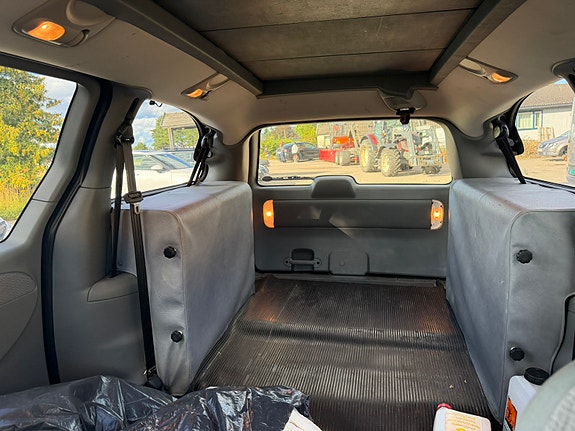 Chrysler Grand Voyager 2 of 9