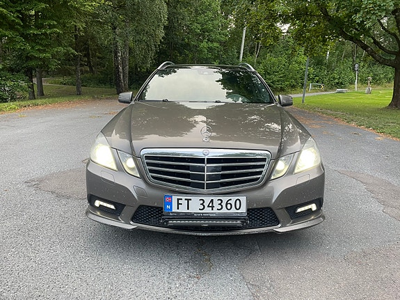 Mercedes-Benz E220 d 2 of 18