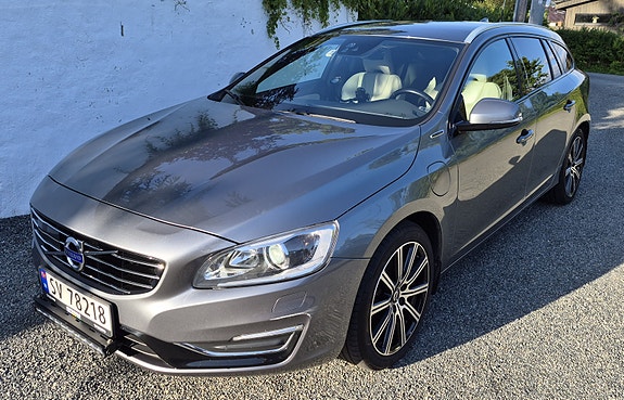 Volvo V60 2 of 30