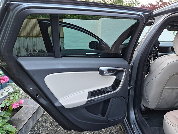 Volvo V60 13 of 30