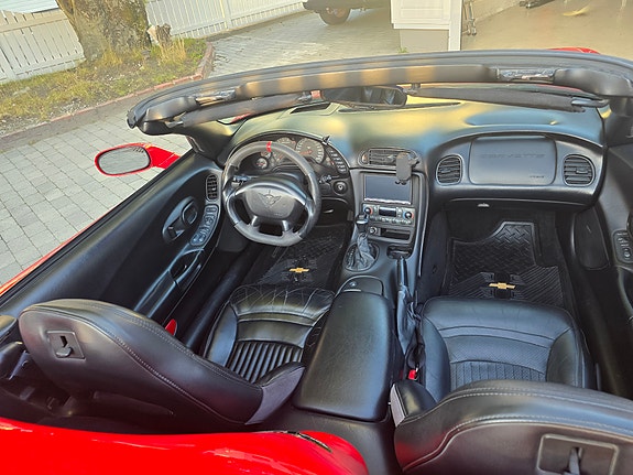 Chevrolet Corvette 14 of 17