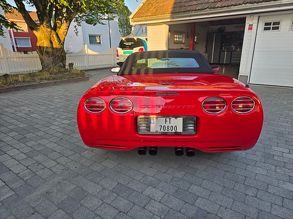 Chevrolet Corvette 8 of 17