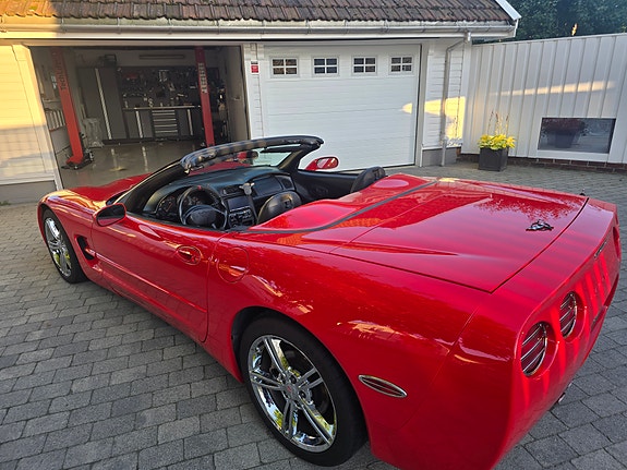 Chevrolet Corvette 9 of 17