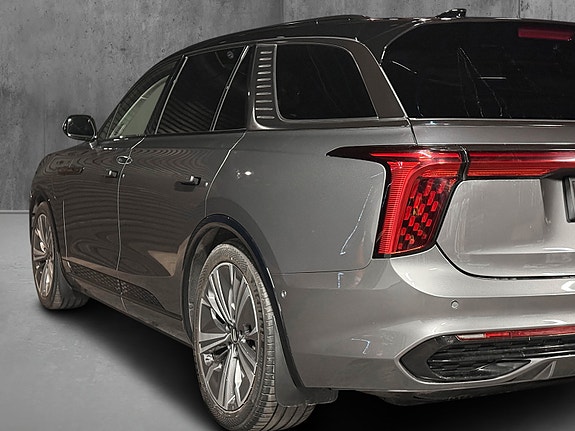 Hongqi E-HS9 11 of 30