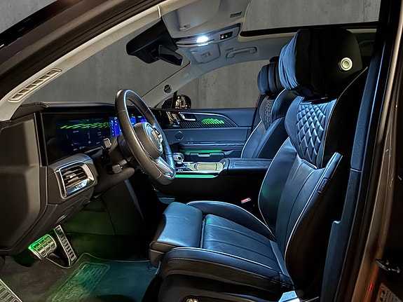 Hongqi E-HS9 13 of 30