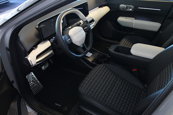 Kia EV4 7 of 27