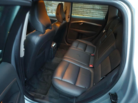 Volvo V70 12 of 15