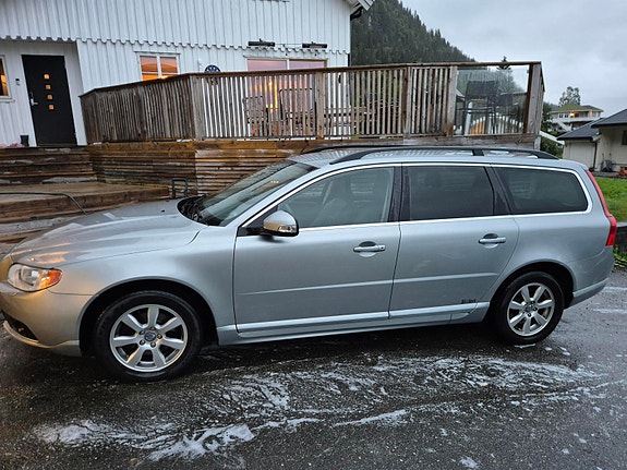 Volvo V70 4 of 15