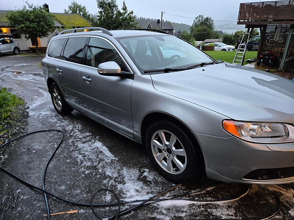 Volvo V70 3 of 15