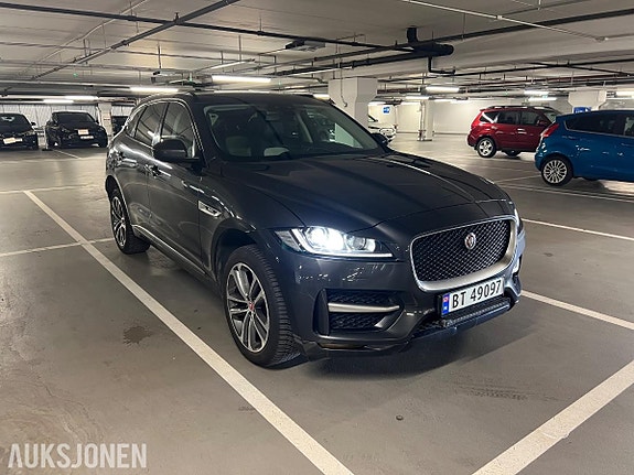 Jaguar F-PACE 3 of 30