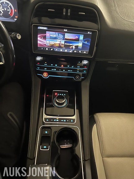 Jaguar F-PACE 22 of 30