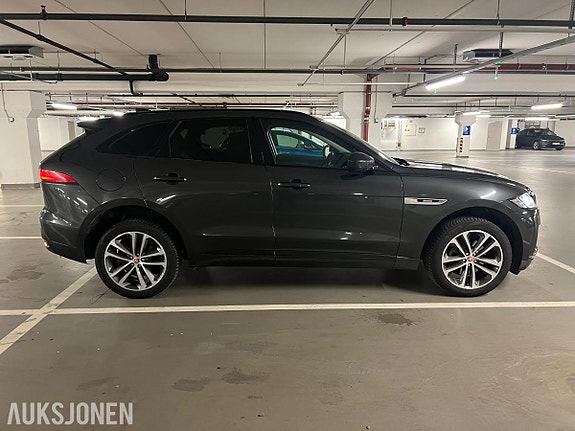 Jaguar F-PACE 7 of 30
