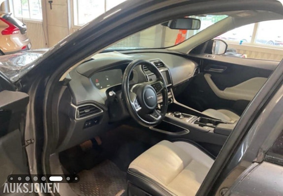 Jaguar F-PACE 10 of 30