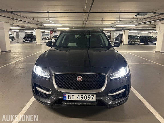 Jaguar F-PACE 2 of 30