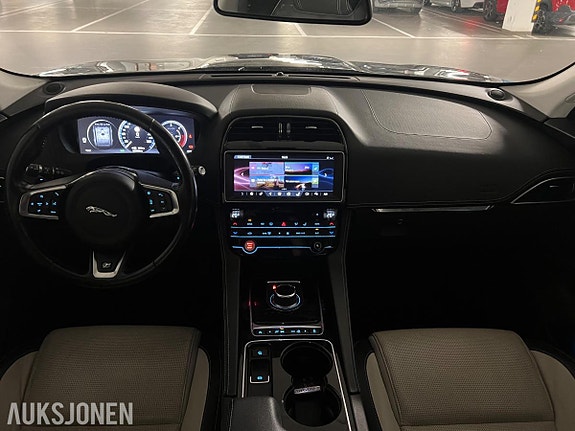 Jaguar F-PACE 19 of 30