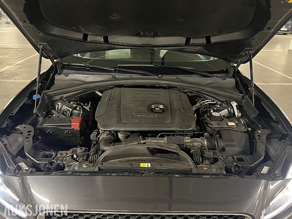 Jaguar F-PACE 27 of 30