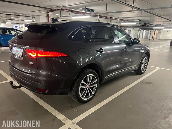 Jaguar F-PACE 4 of 30