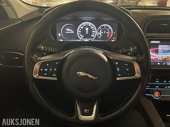 Jaguar F-PACE 24 of 30
