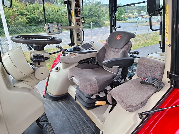 Massey Ferguson 7718 Dyna-6 17 of 30