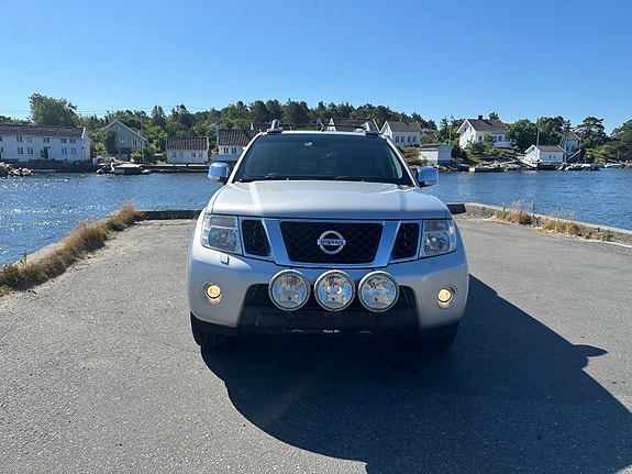Nissan Navara 2 of 30