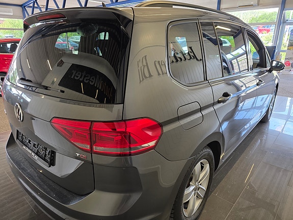 Volkswagen Touran 4 of 18