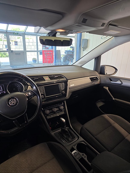 Volkswagen Touran 8 of 18