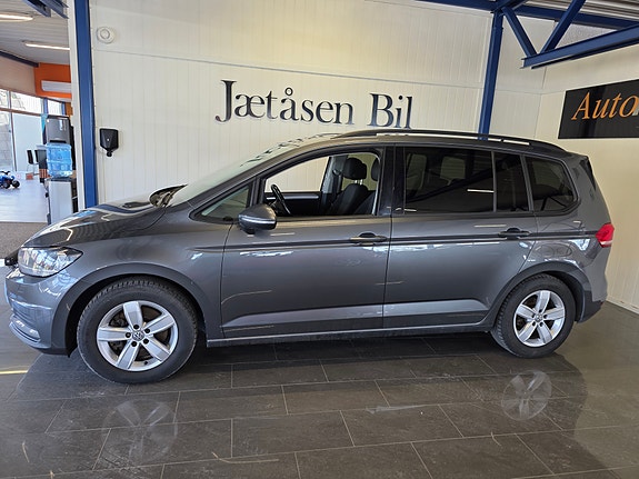 Volkswagen Touran 2 of 18
