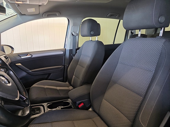 Volkswagen Touran 9 of 18
