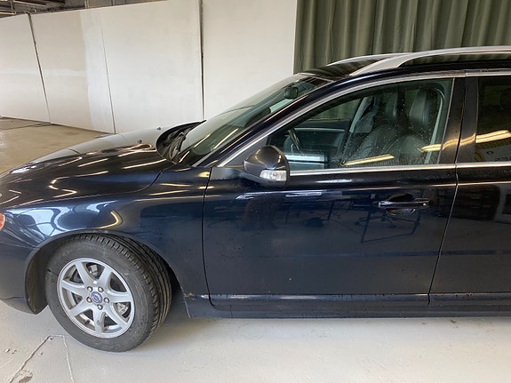 Volvo V70 2 of 22