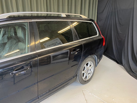 Volvo V70 3 of 22