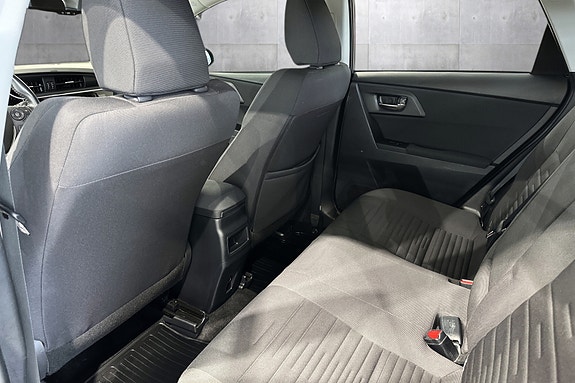 Toyota Auris 12 of 21