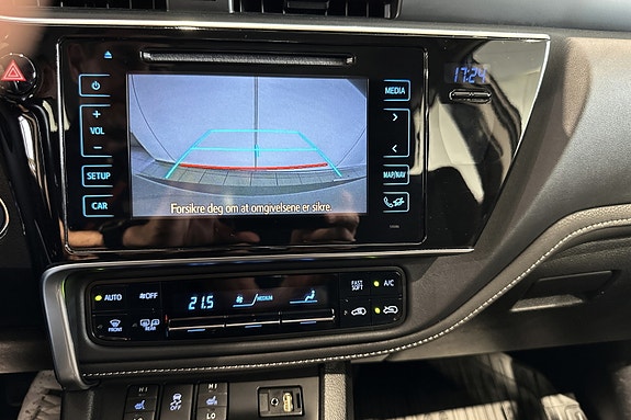 Toyota Auris 17 of 21
