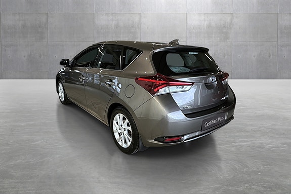 Toyota Auris 7 of 21